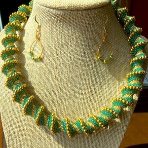 Necklace/earring set in gold and green